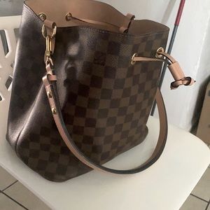 Louis Vuitton Purse NÉONOÉ MM Attentive